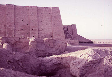Ur/Süd-Irak: Basismauer und Treppe der Ziggurat (teilweise rekonstruiert) - 1967